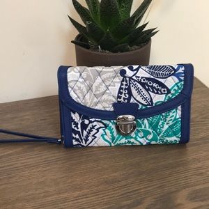 NEW Vera Bradley Ultimate Wristlet In Santiago